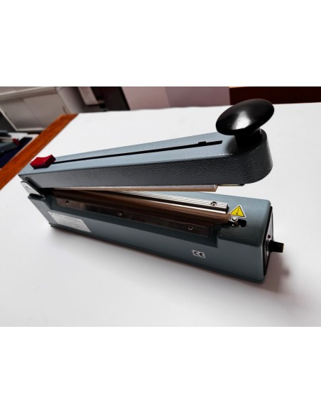 Páková impulsní svářečka folií s ořezem PFS-300M | C&C Líně