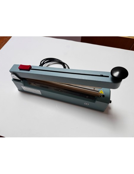 Páková impulsní svářečka folií s ořezem PFS-300M | C&C Líně