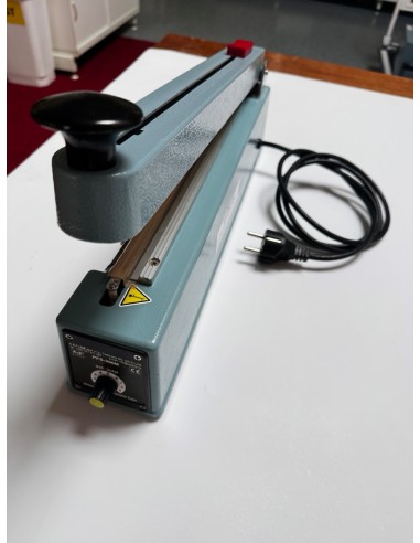 Páková impulsní svářečka folií s ořezem PFS-300M | C&C Líně